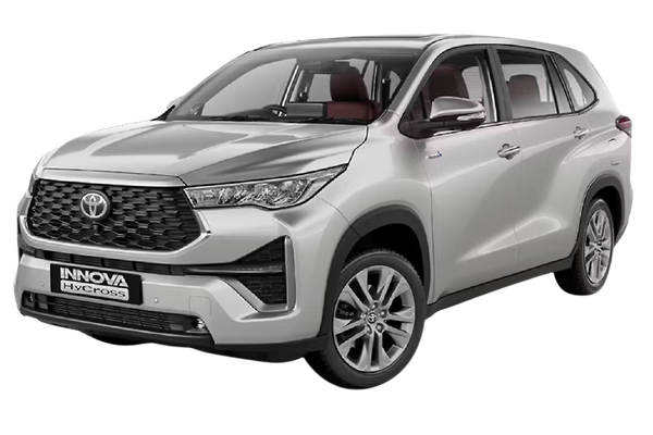 Toyota Innova Hycross in a front three-quarter view.
